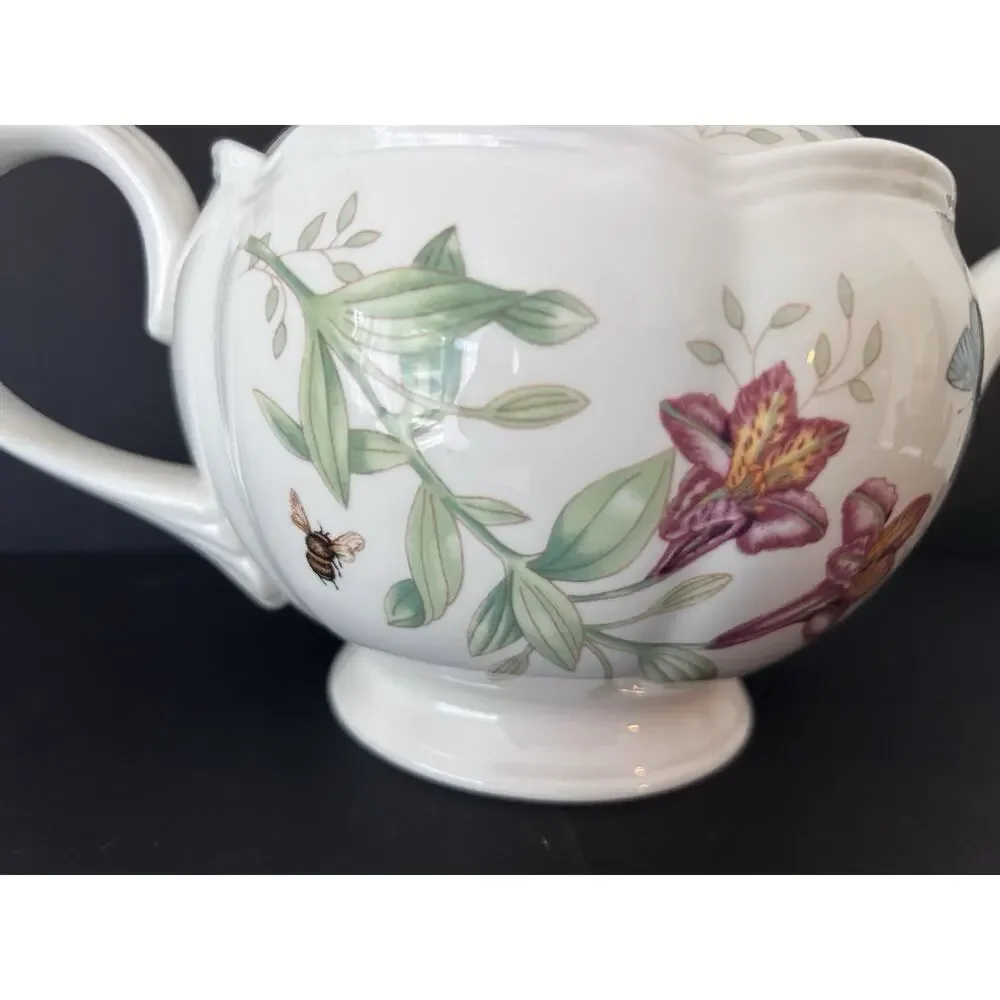 Lenox Butterfly Meadow Teapot with lid Louise De Luyer Blue Flowers Excellent